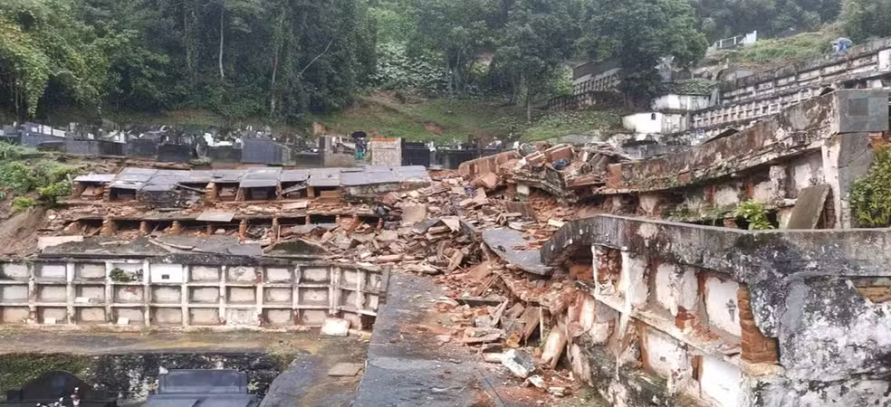 Famílias de sepultados em cemitério de Petrópolis devem definir destino de restos mortais — Foto: Reprodução Redes Sociais