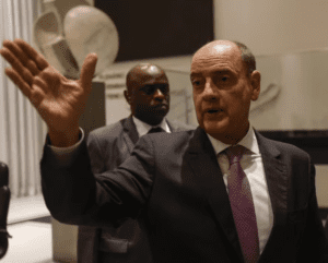 Governador interino extingue três subsecretarias da Casa Civil e corta 383 cargos no Rio