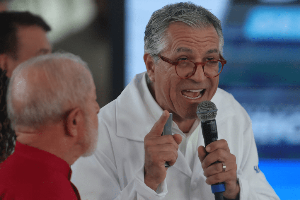 Ministro da Saúde critica Flávio Bolsonaro: ‘Bolsonarinho é antivacina’