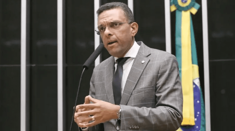 'Fim da 6x1 não quebra o país. Direita resolveu defender a elite', diz deputado ex-bolsonarista Otoni de Paula