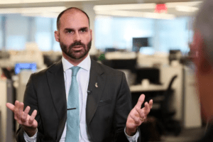 Eduardo Bolsonaro é citado pela PF e tem 15 dias para se defender de processo por abandono de cargo
