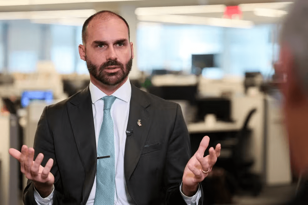 Eduardo Bolsonaro é citado pela PF e tem 15 dias para se defender de processo por abandono de cargo