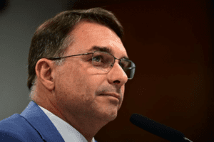 Agência de conselheiro de Flávio Bolsonaro vence conta publicitária do Senado