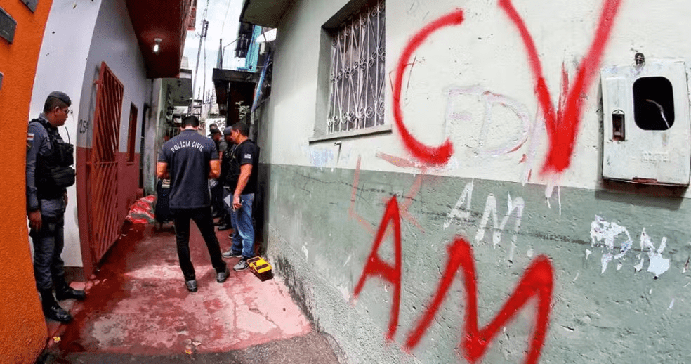 41% dos brasileiros afirmam conviver com o crime organizado no bairro onde moram