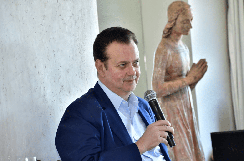 Bolsonaro não tem "nenhuma vocação para a vida pública", diz Kassab