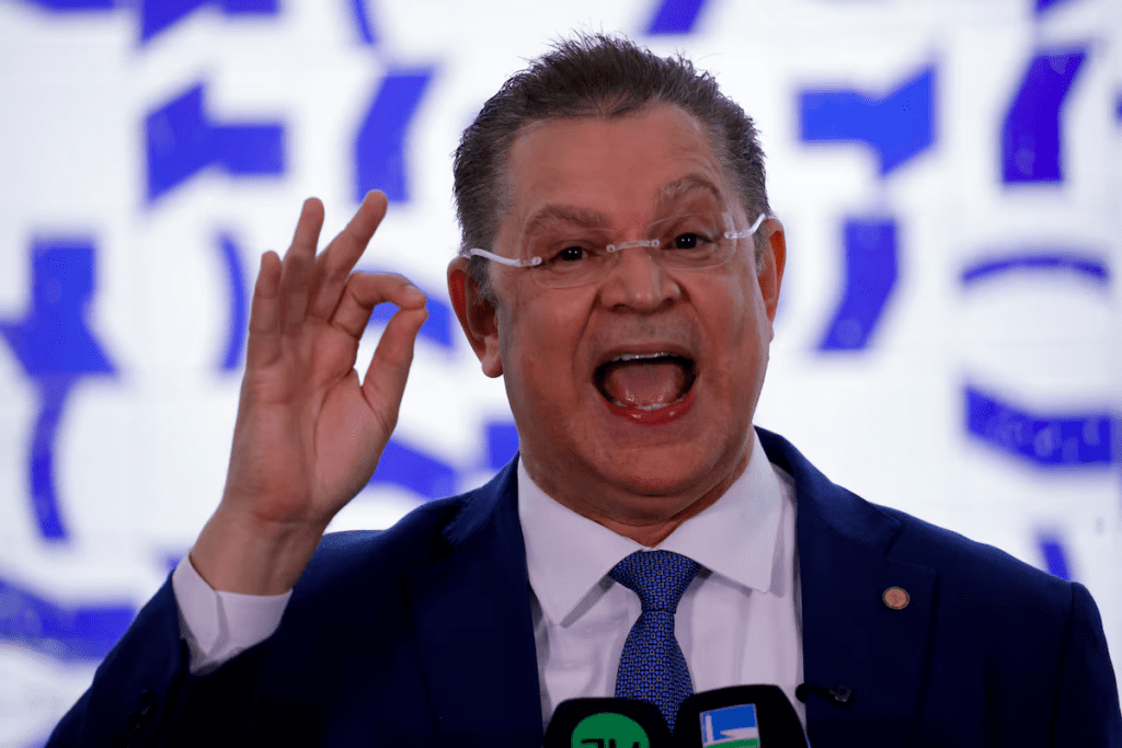 Oposição começa a coletar assinaturas de PEC para anistiar presos do 8 de Janeiro