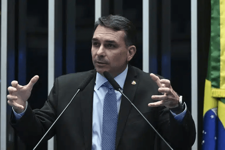 CPMI do Dark Horse é protocolada para investigar esquema de Vorcaro com Bolsonaro