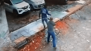 Após veículo ser rebocado no show da Shakira, policiais invadem pátio da prefeitura, agridem agentes, derrubam portão e saem com o carro