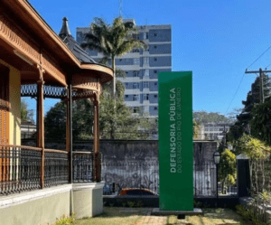 Defensoria pede multa ao Estado por atraso na implantação da DEAM em Petrópolis