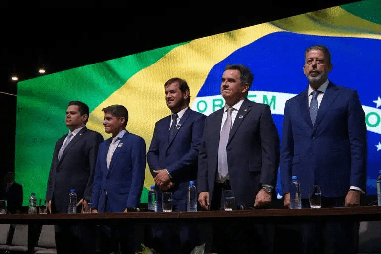 Caso Master: além de Ciro Nogueira, Flávio Bolsonaro teme que outro aliado que recebeu R$ 6 milhões de Vorcaro seja alvo da PF