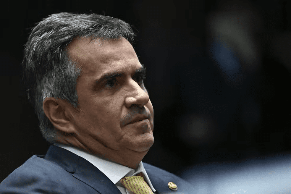 Compliance Zero: investigação cita conversa sobre cartão e viagem internacional de senador: 'É pra continuar pagando restaurante do Ciro?'
