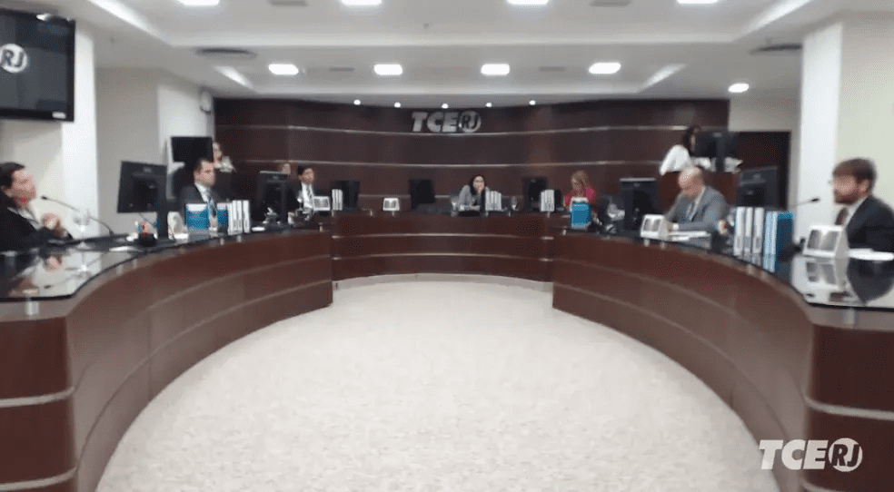 Após criação de novos penduricalhos, três procuradores do TCE-RJ receberam R$ 4,2 milhões cada em apenas um mês