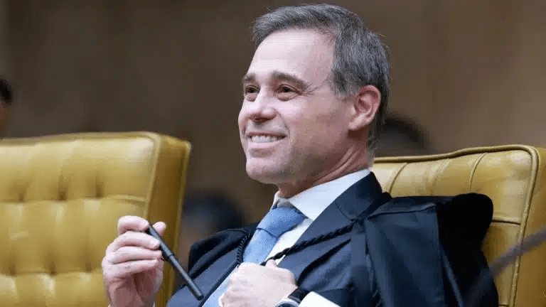 Mendonça só precisa explicar por que não há operação contra Flávio Bolsonaro e seus R$ 61 milhões