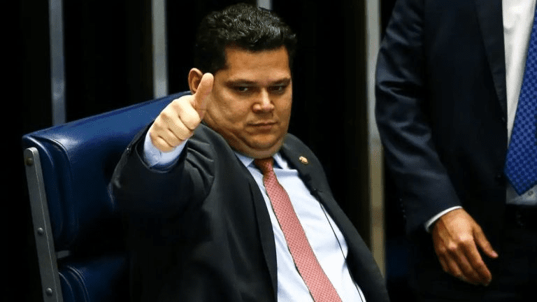 Alcolumbre trava fim da escala 6×1, mas acelera PEC que impõe rombo de R$ 28 bi ao governo Lula