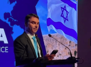 Após prometer submissão a Trump, Flávio Bolsonaro diz que Brasil vai se “alinhar” a Israel