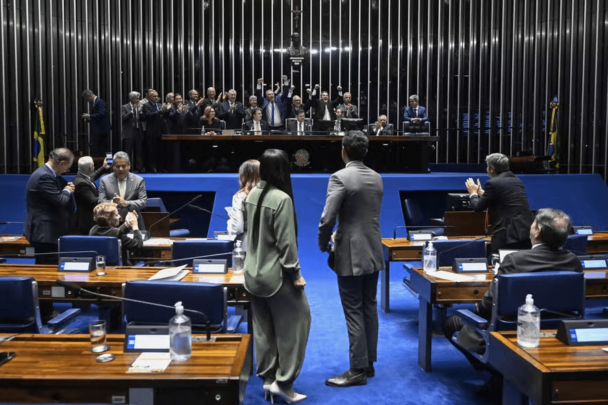 Plano de estourar os cofres públicos