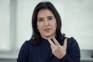 ‘A pátria dos Bolsonaro não é a brasileira, é a pátria estrangeira’, diz Simone Tebet