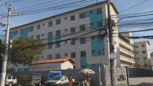 Após 16 anos de espera, mais de 600 famílias ainda aguardam moradias prometidas pelo governo do RJ em Inhaúma