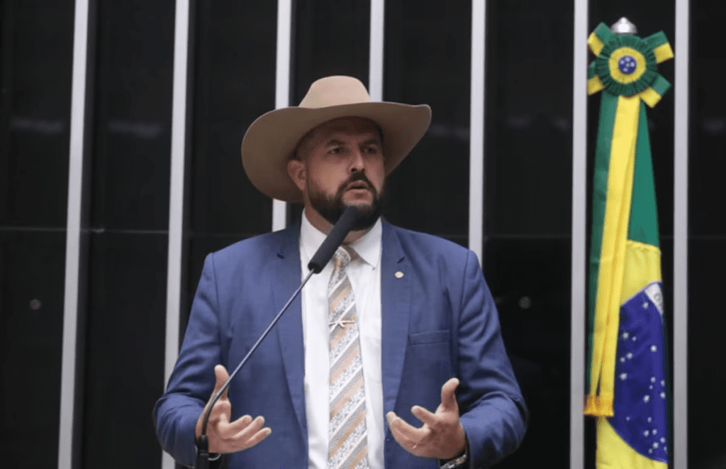 Câmara aprova ‘jabuti’ que anistia caminhoneiros de bloqueios bolsonaristas em MP do Frete