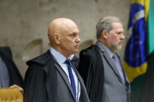 Julgamento de Eduardo avança enquanto STF avalia incluir Jair e Flávio