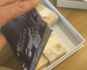 PF apreende dinheiro dentro de livro falso