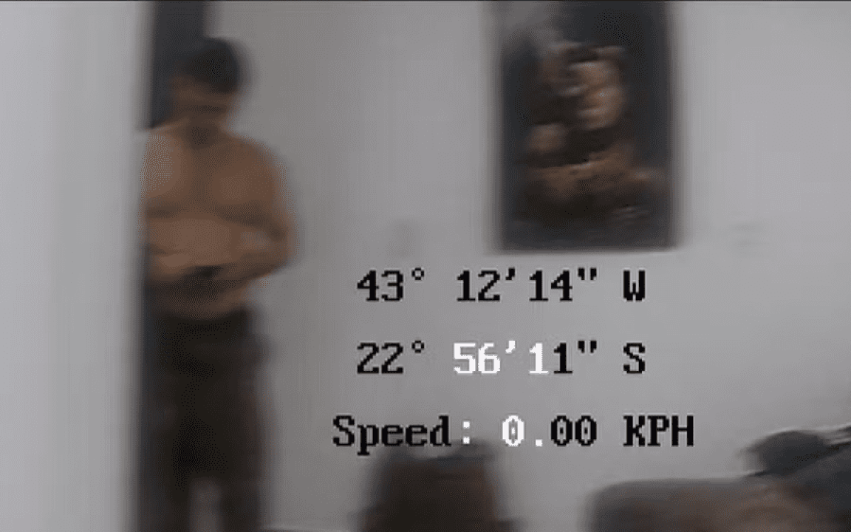 MPRJ denuncia 10 PMs do Bope por invasão de casas e uso irregular de câmeras na Maré; grupo abriu geladeira e dormiu em sofá