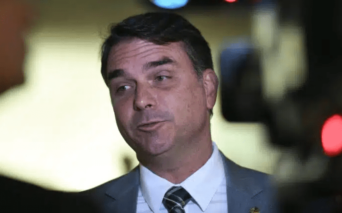 CEO do BRB preso financiou parte dos R$ 5,9 milhões para mansão de Flávio Bolsonaro