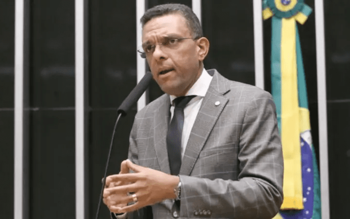 'Fim da 6x1 não quebra o país. Direita resolveu defender a elite', diz deputado ex-bolsonarista Otoni de Paula