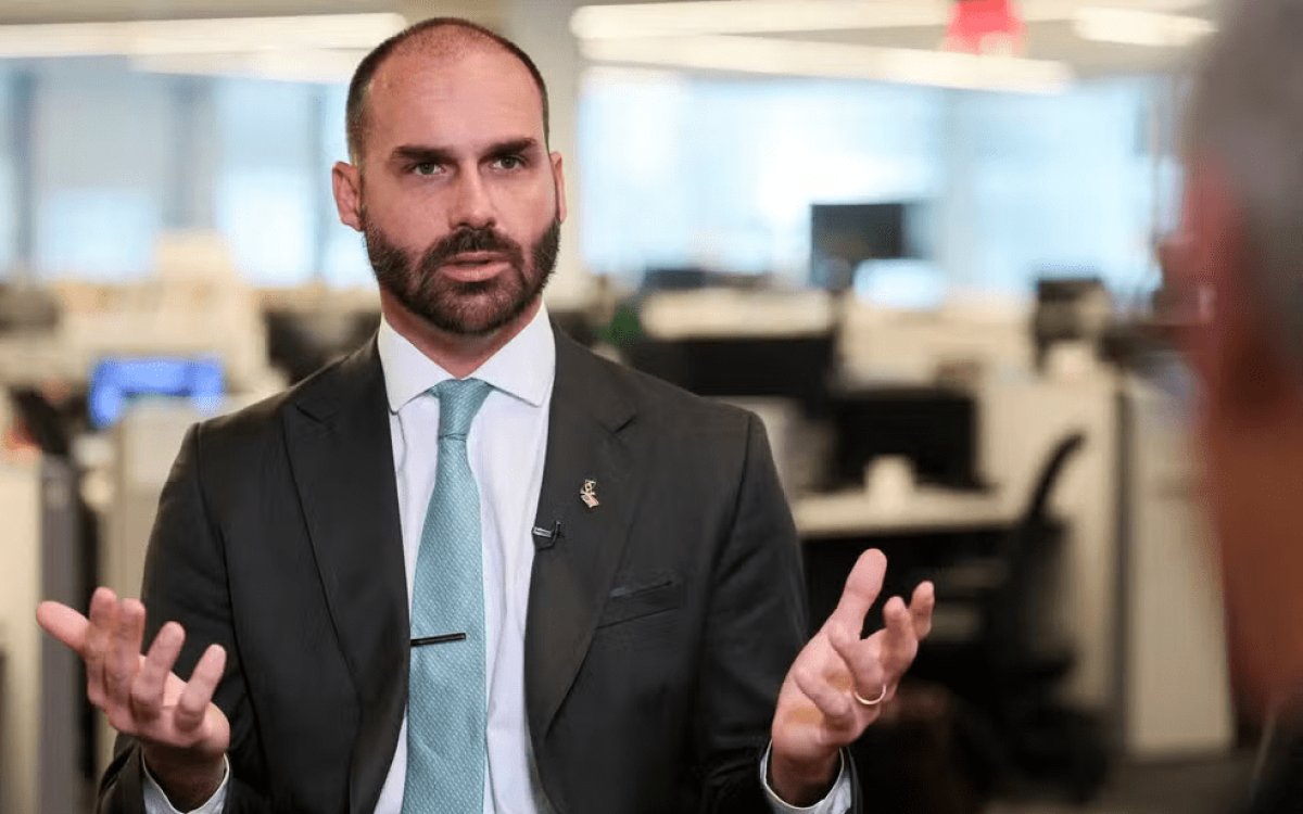 Eduardo Bolsonaro é citado pela PF e tem 15 dias para se defender de processo por abandono de cargo